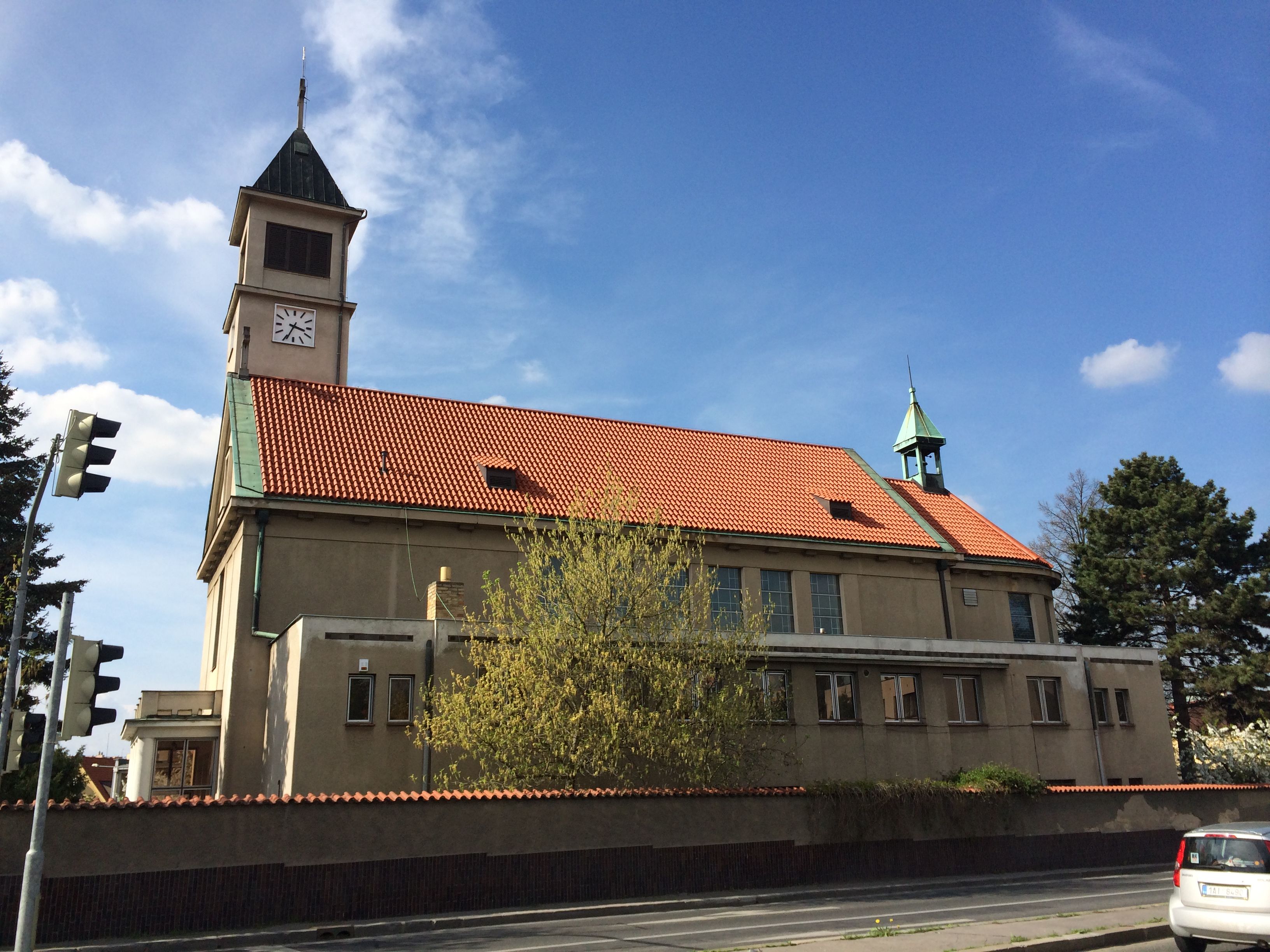 Kostel Panny Marie Kralovny miru